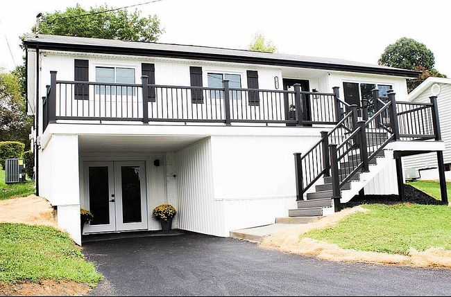 Image of 2413 Catherine St
