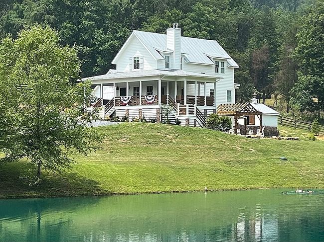 Photo of 1700 Still House Dr, Lexington, VA