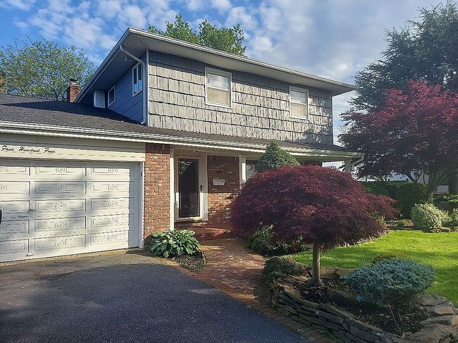 Photo of 404 Club Ct, Oceanside, NY