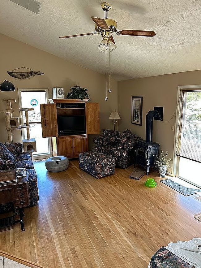 Image of 1060 Silver Falls Dr Ne