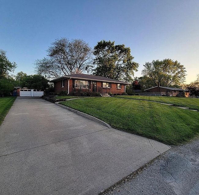Photo of 301 James St, Saint Joseph, IL