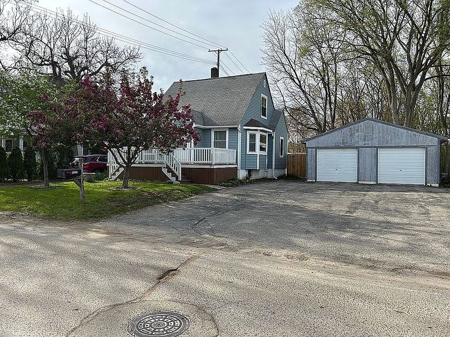 Photo of 4551 Waterford Rd, Clarkston, MI