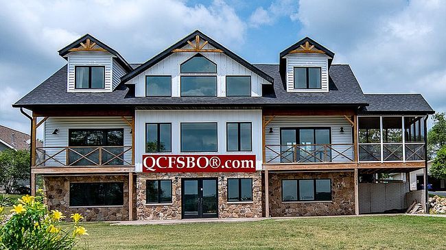 Photo of 1403 Canal Shore Dr Sw, Le Claire, IA