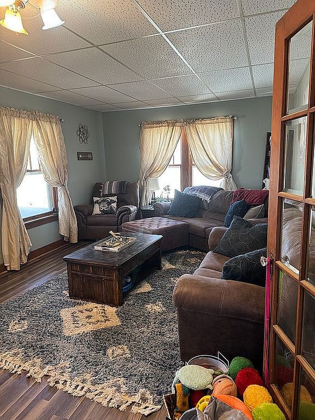 Additional photo 3 of property located at 217 W 6th St