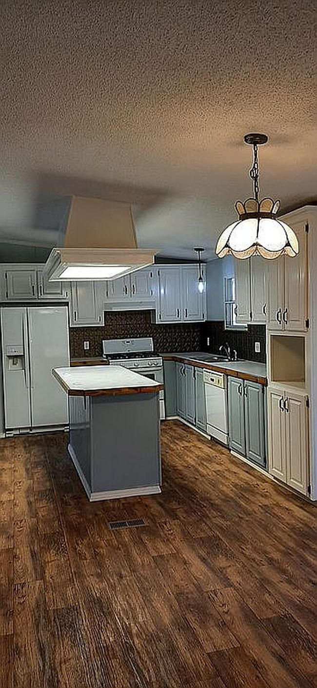Image of 7799 Knowles Trce