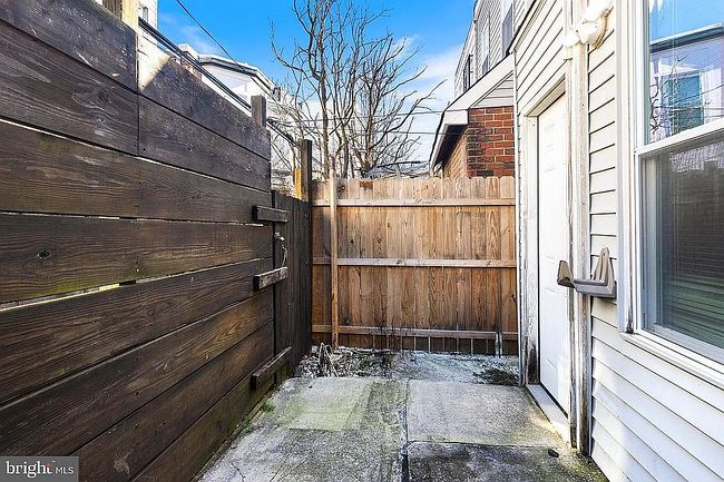 Image of 539 Fernon St