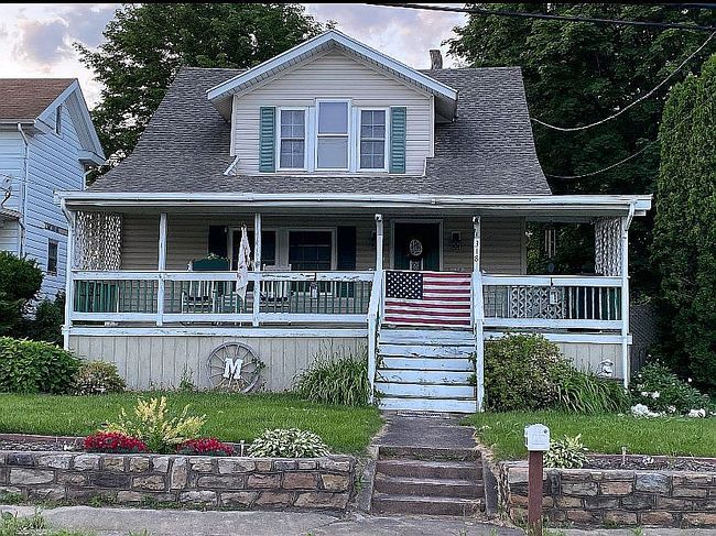 Photo of 318 W Main St, Valley View, PA