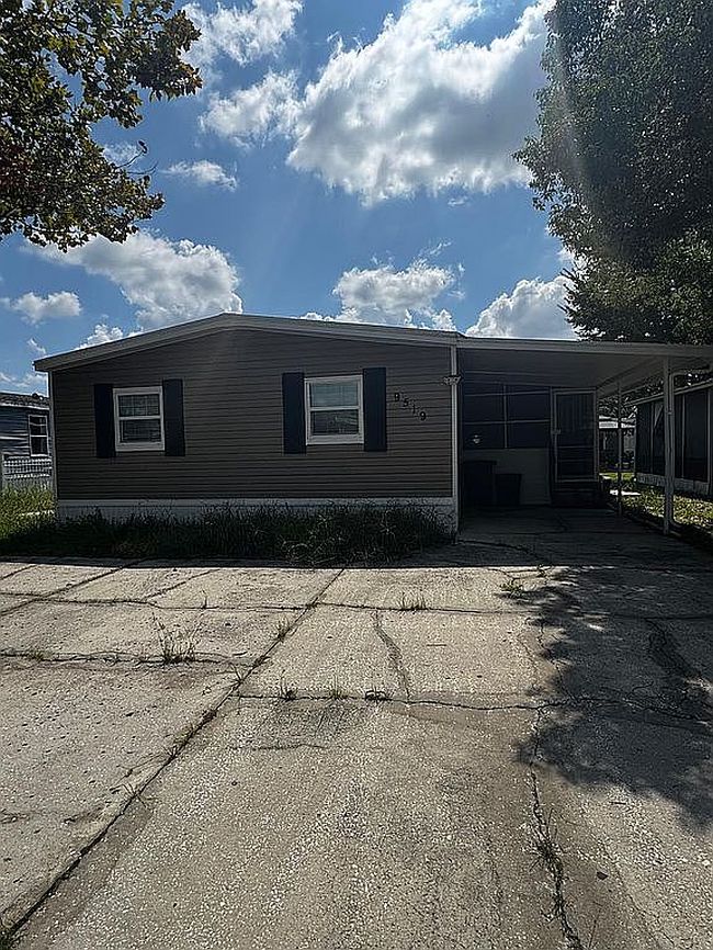 9519 Sun Dial Dr, Tampa, FL