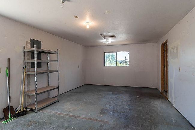 Photo of 416 Corona Loop Rd, Roseburg, OR
