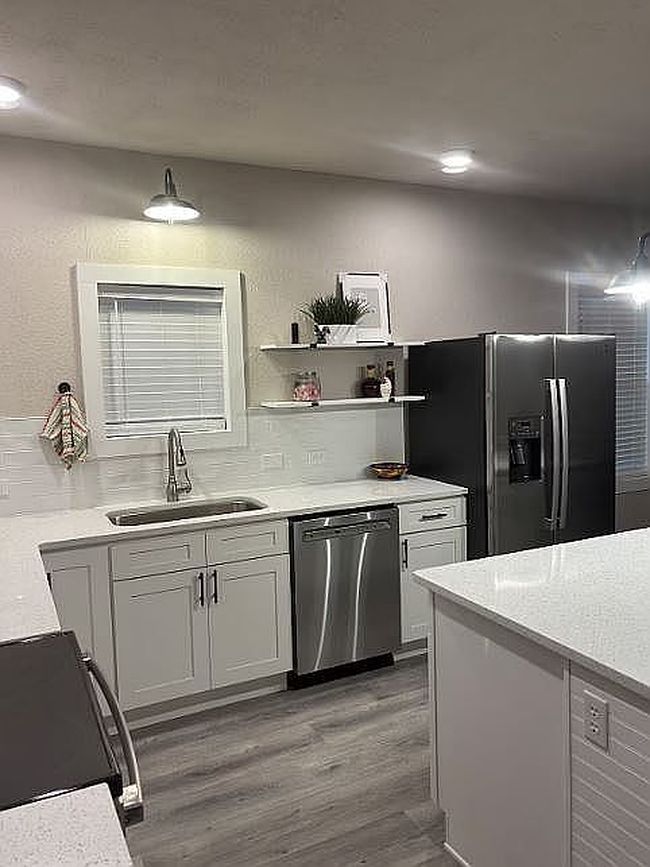 Image of 611 E Avenue C