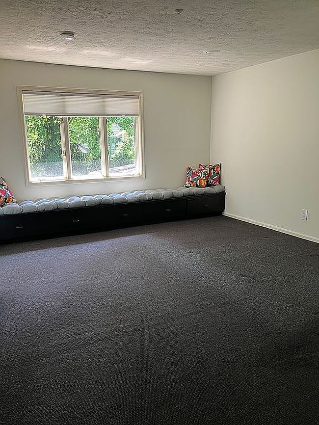 Image of 15 Laurel Hill Ln