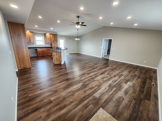 Preview of property located at 100 Deveraux Ln