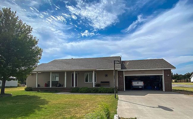 Photo of 101 E Vierthaler St, Spearville, KS