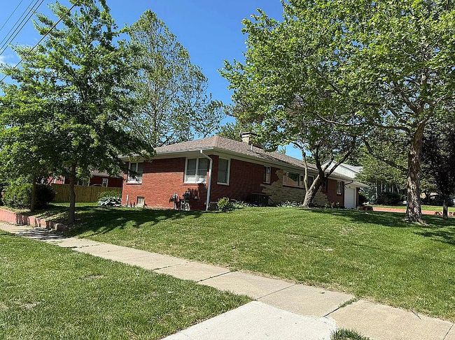 Image of 420 E Bank St