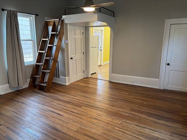Image of 990 Maple St