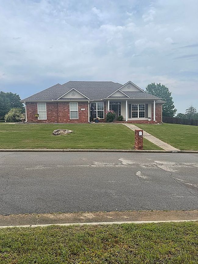 Image of 1060 Maple Ridge Dr