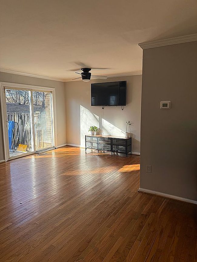 Additional photo 3 of property located at 1952 Mariner Ln