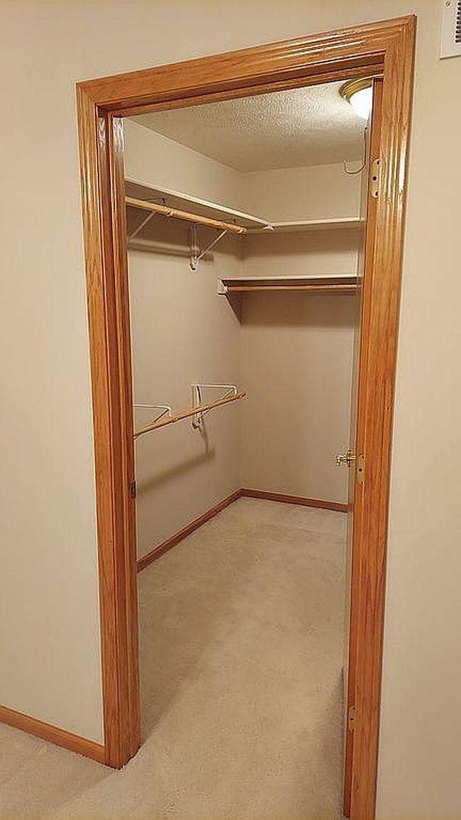 Image of 60 Pinewood Ave