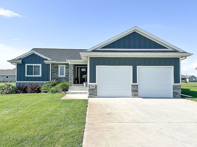 209 Tonya Dr, Giltner, NE
