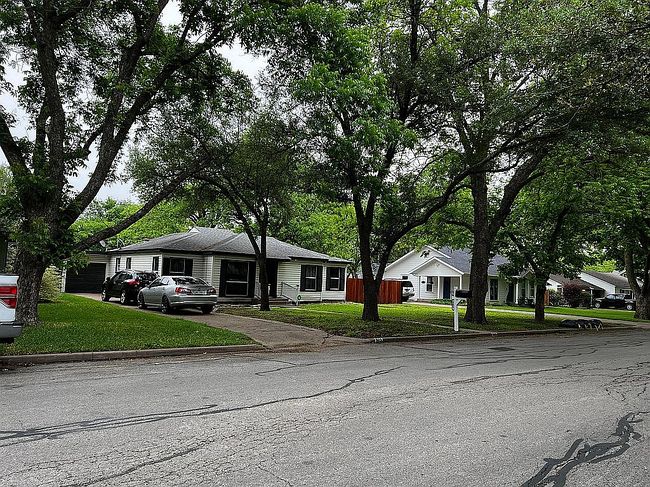 Photo of 505 Bellevue Dr, Cleburne, TX