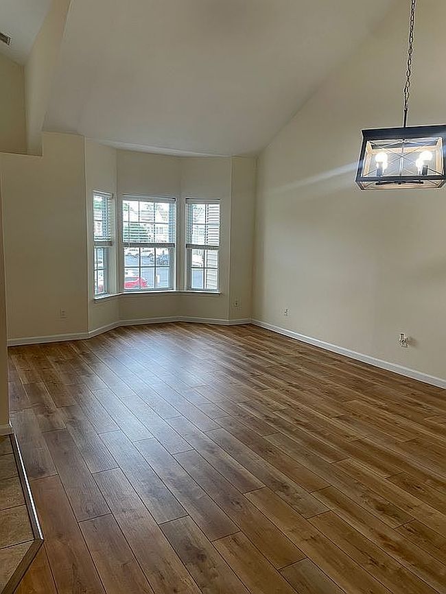 Image of 121 Spring Dr