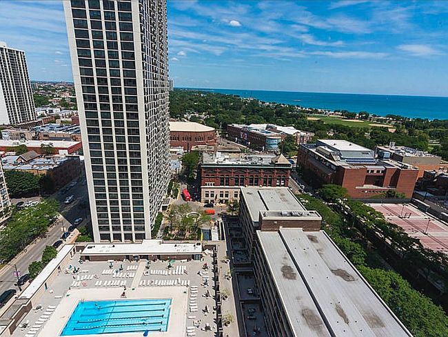 Photo of 1460 N Sandburg Ter Apt 2304, Chicago, IL