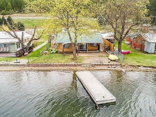 Image of 6927 W Maine St