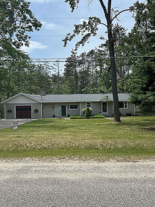 Photo of 2550 Mary Ann Dr, Lewiston, MI