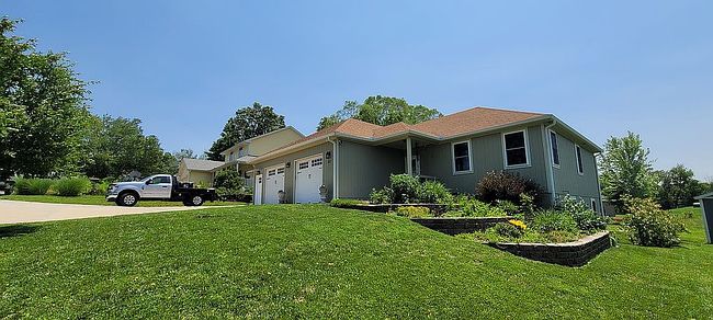 Photo of 311 Summerset Dr, Weston, MO