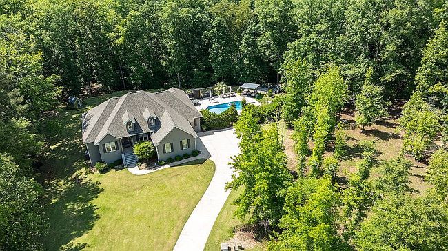 Photo of 103 Jennifer Dr, Forsyth, GA