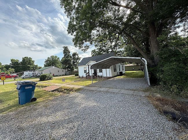 Additional photo 1 of property located at 406 S Walker Ave