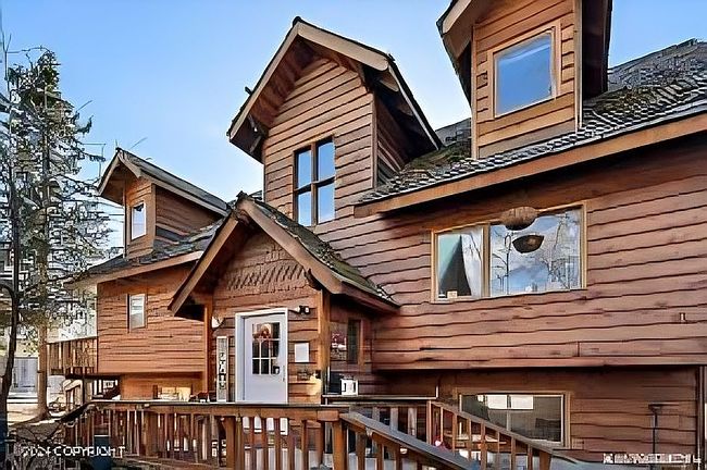 8400 Dunlap Ct, Anchorage, AK