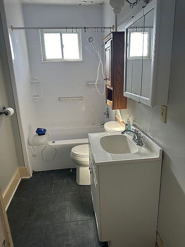 Photo of 405 Oakwood Ave, Williamstown, WV