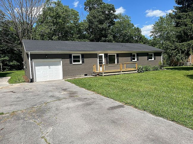 Photo of 304 Broken Arrow Ln, Covington, VA