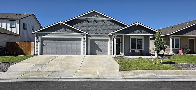 Photo of 531 E Bella Vista Ave, Hermiston, OR