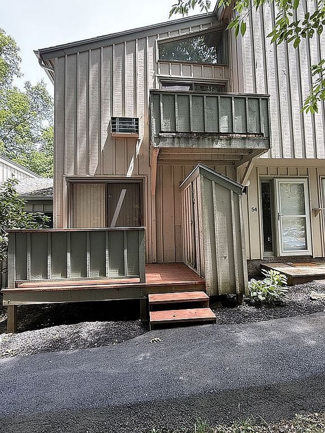 Photo of 54 Wauwinet Ct, Guilford, CT