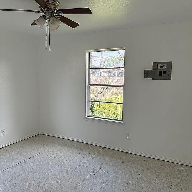 Photo of 517 Brooks St, Mercedes, TX