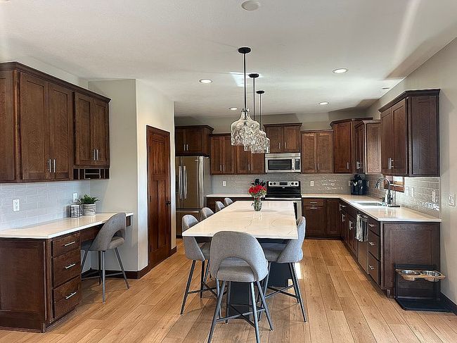 Image of 1205 S Discovery Ave