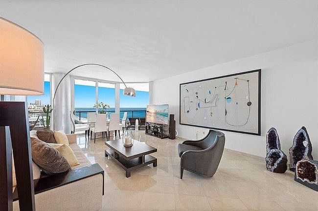 Preview of property located at 5025 Collins Ave