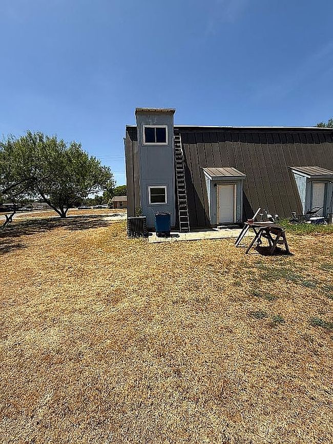 Photo of 818 S Roosevelt St, Pearsall, TX