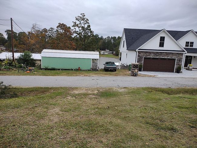 Photo of 313 Pinelake Dr, Ninety Six, SC