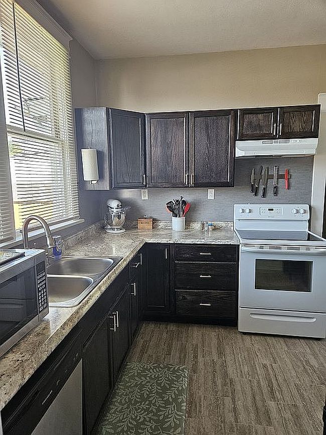Photo of 405 E 17th St, Hays, KS