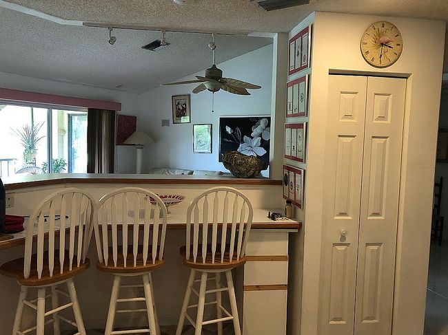 Image of 7 Lexington Ln E