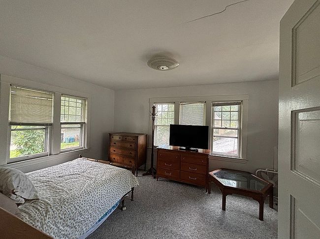 Photo of 1330 W Maple St, Kalamazoo, MI