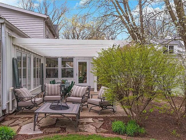 Photo of 17 Sunset Rd, Bloomington, IL