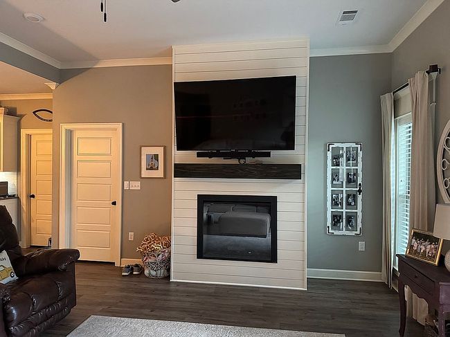 Image of 9 N Springhill Ln