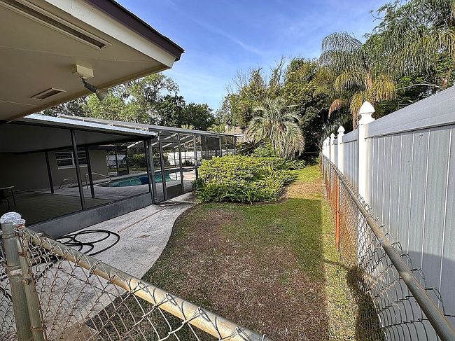 Image of 4422 Meadowood St