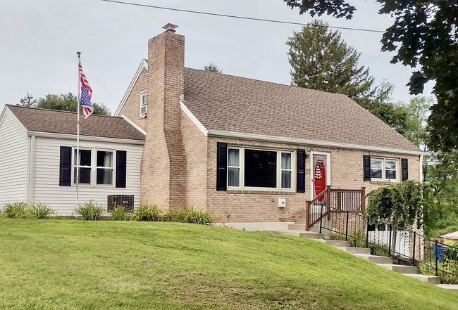 Photo of 27 Crescent St, Hummelstown, PA
