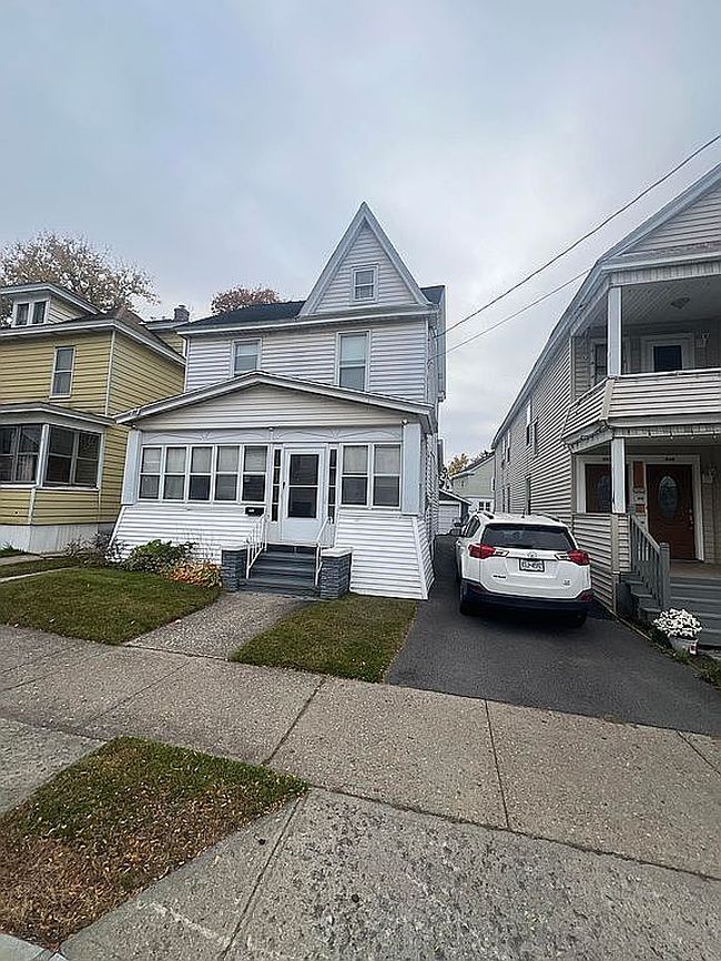 Image of 842 Main Ave