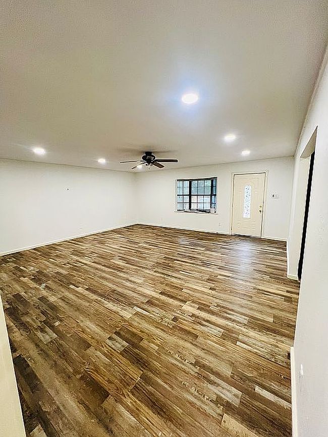 Photo of 245 Hillside Dr, Longview, TX
